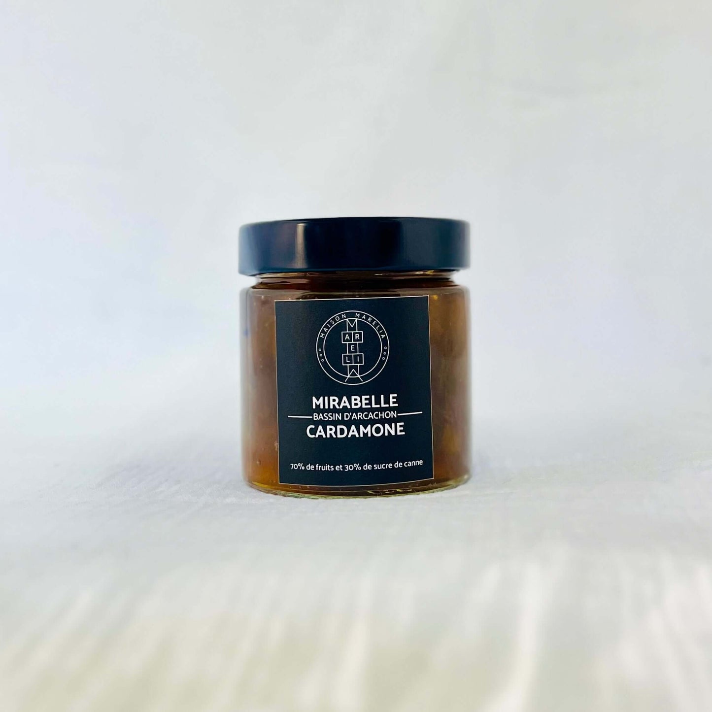 Confiture Mirabelle Cardamone Verte, 70% de fruits 30% de sucre, sur fond blanc